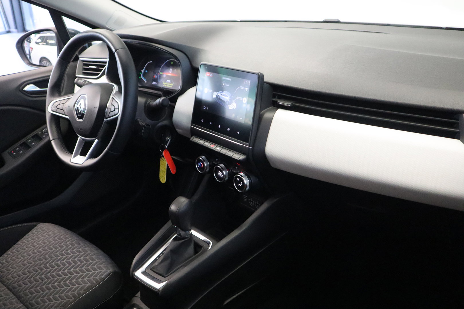 Renault Clio 1.6 E-Tech Hybrid 145 Evolution Navigatie Full-led PDC 24 Maanden garantie* (Vraag naar de voorwaarden)