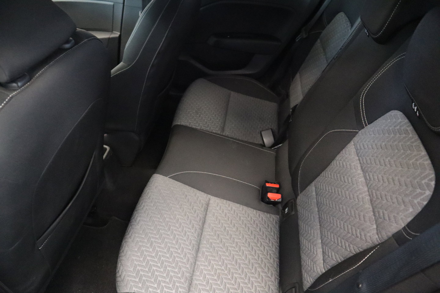 Renault Clio 1.6 E-Tech Hybrid 145 Evolution Navigatie Full-led PDC 24 Maanden garantie* (Vraag naar de voorwaarden)