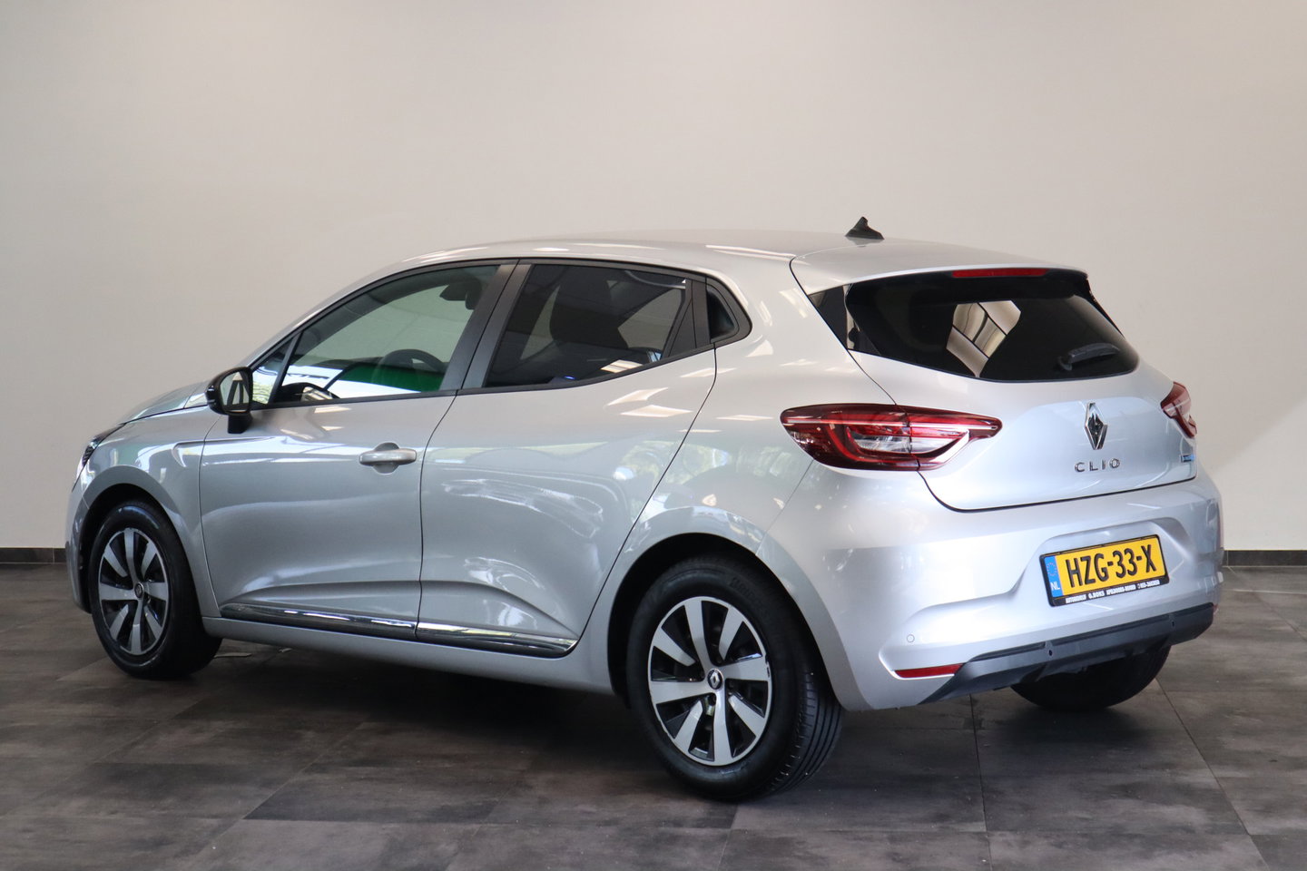 Renault Clio 1.6 E-Tech Hybrid 145 Evolution Navigatie Full-led PDC 24 Maanden garantie* (Vraag naar de voorwaarden)