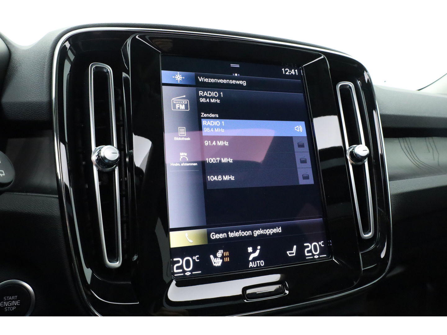 Volvo XC40 1.5 T4 Plug-in hybrid Ultimate Dark | Pano-dak | Leder | 360 camera | Voorruitverw. | Adap. Cruise | Blis | H&K audio |