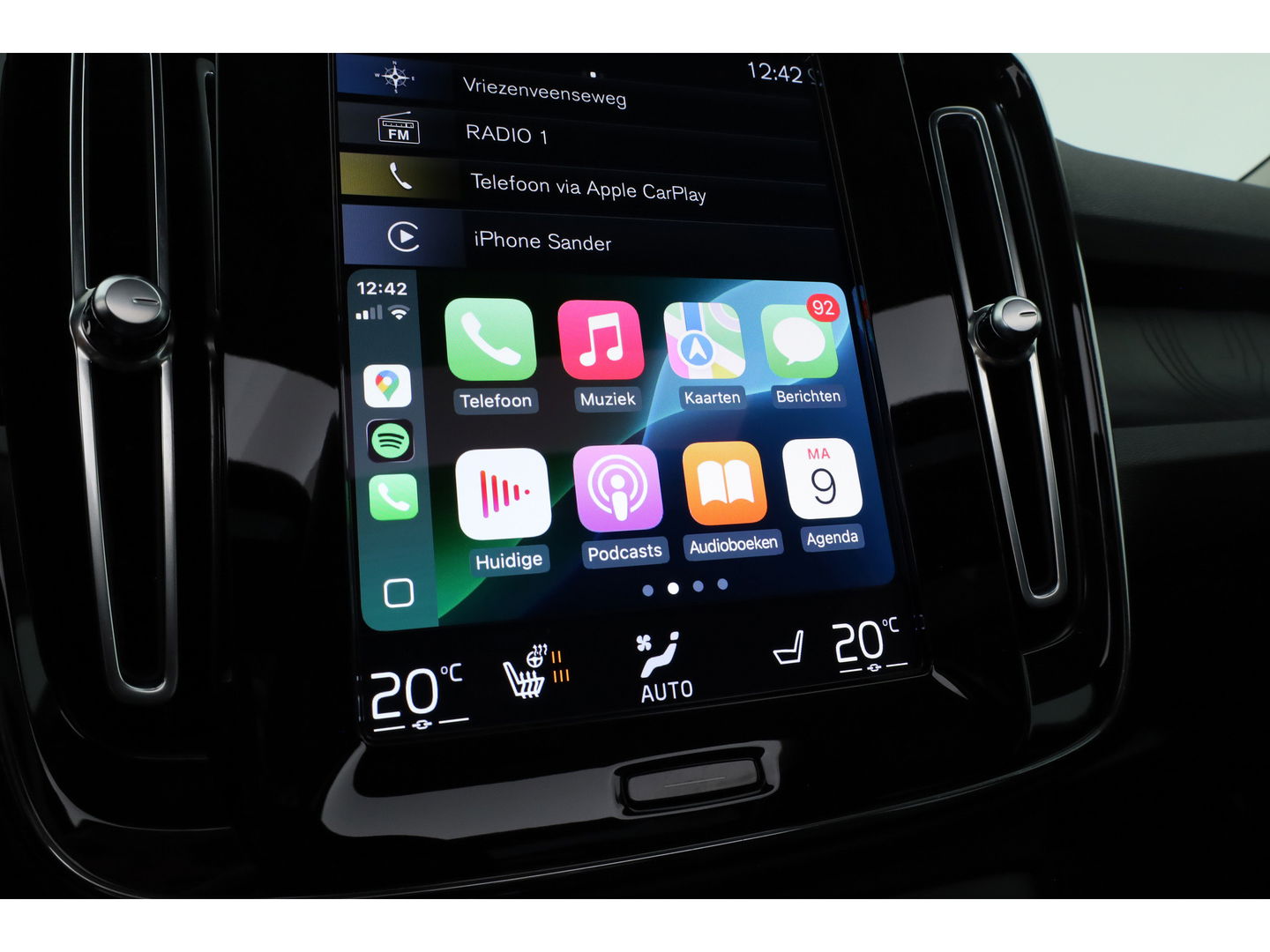 Volvo XC40 1.5 T4 Plug-in hybrid Ultimate Dark | Pano-dak | Leder | 360 camera | Voorruitverw. | Adap. Cruise | Blis | H&K audio |