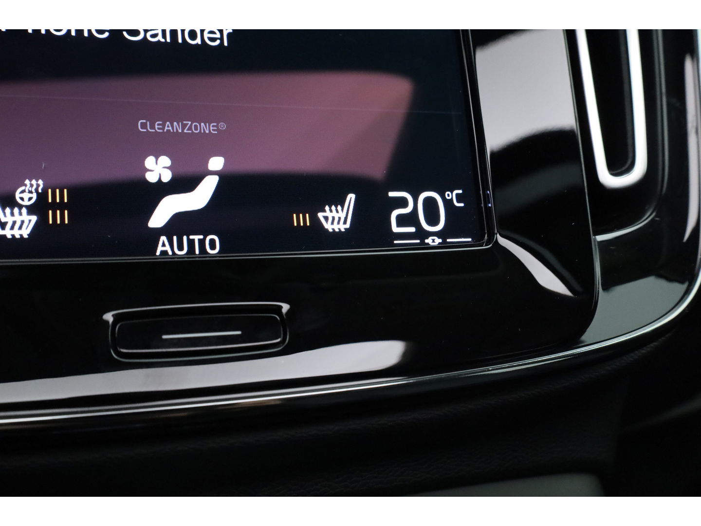 Volvo XC40 1.5 T4 Plug-in hybrid Ultimate Dark | Pano-dak | Leder | 360 camera | Voorruitverw. | Adap. Cruise | Blis | H&K audio |