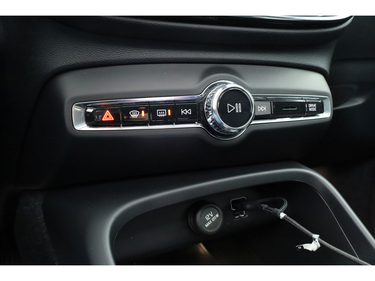 Volvo XC40 1.5 T4 Plug-in hybrid Ultimate Dark | Pano-dak | Leder | 360 camera | Voorruitverw. | Adap. Cruise | Blis | H&K audio |