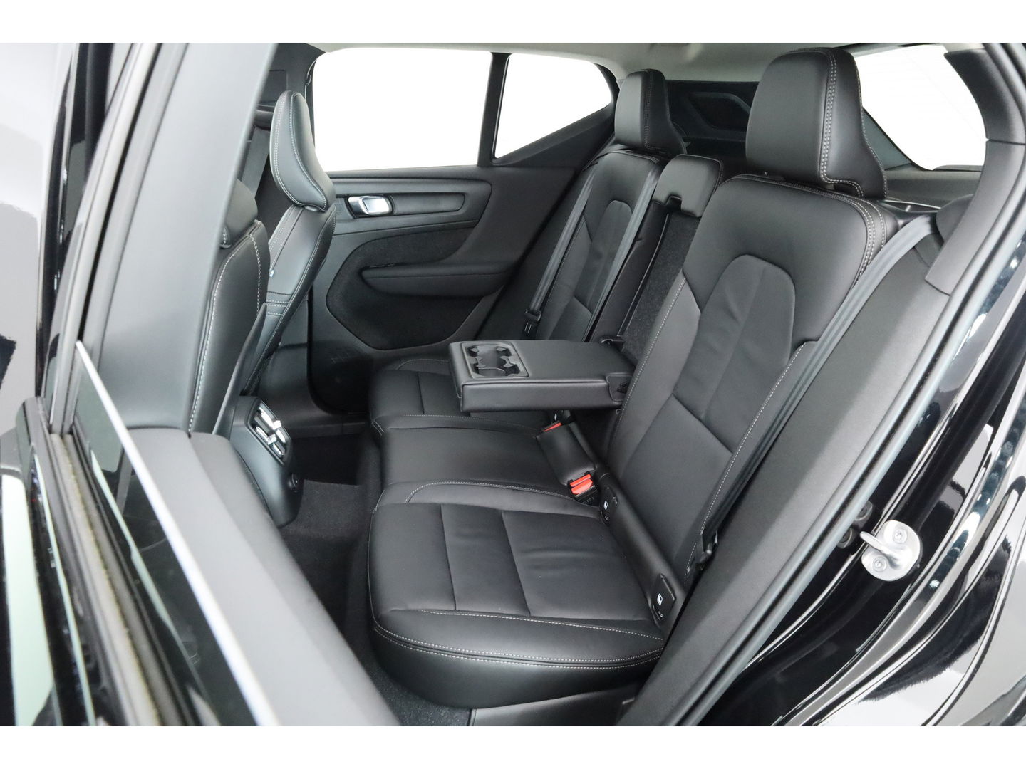 Volvo XC40 1.5 T4 Plug-in hybrid Ultimate Dark | Pano-dak | Leder | 360 camera | Voorruitverw. | Adap. Cruise | Blis | H&K audio |