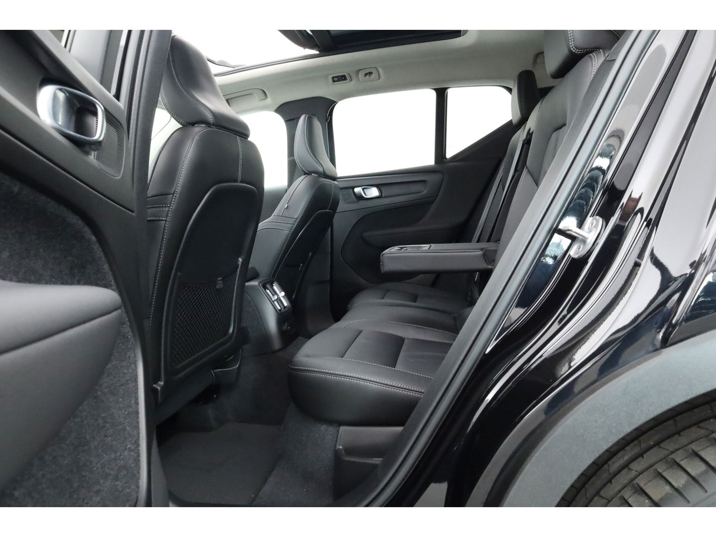 Volvo XC40 1.5 T4 Plug-in hybrid Ultimate Dark | Pano-dak | Leder | 360 camera | Voorruitverw. | Adap. Cruise | Blis | H&K audio |