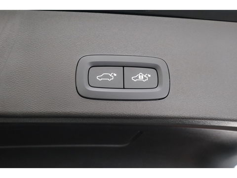 Volvo XC40 1.5 T4 Plug-in hybrid Ultimate Dark | Pano-dak | Leder | 360 camera | Voorruitverw. | Adap. Cruise | Blis | H&K audio |