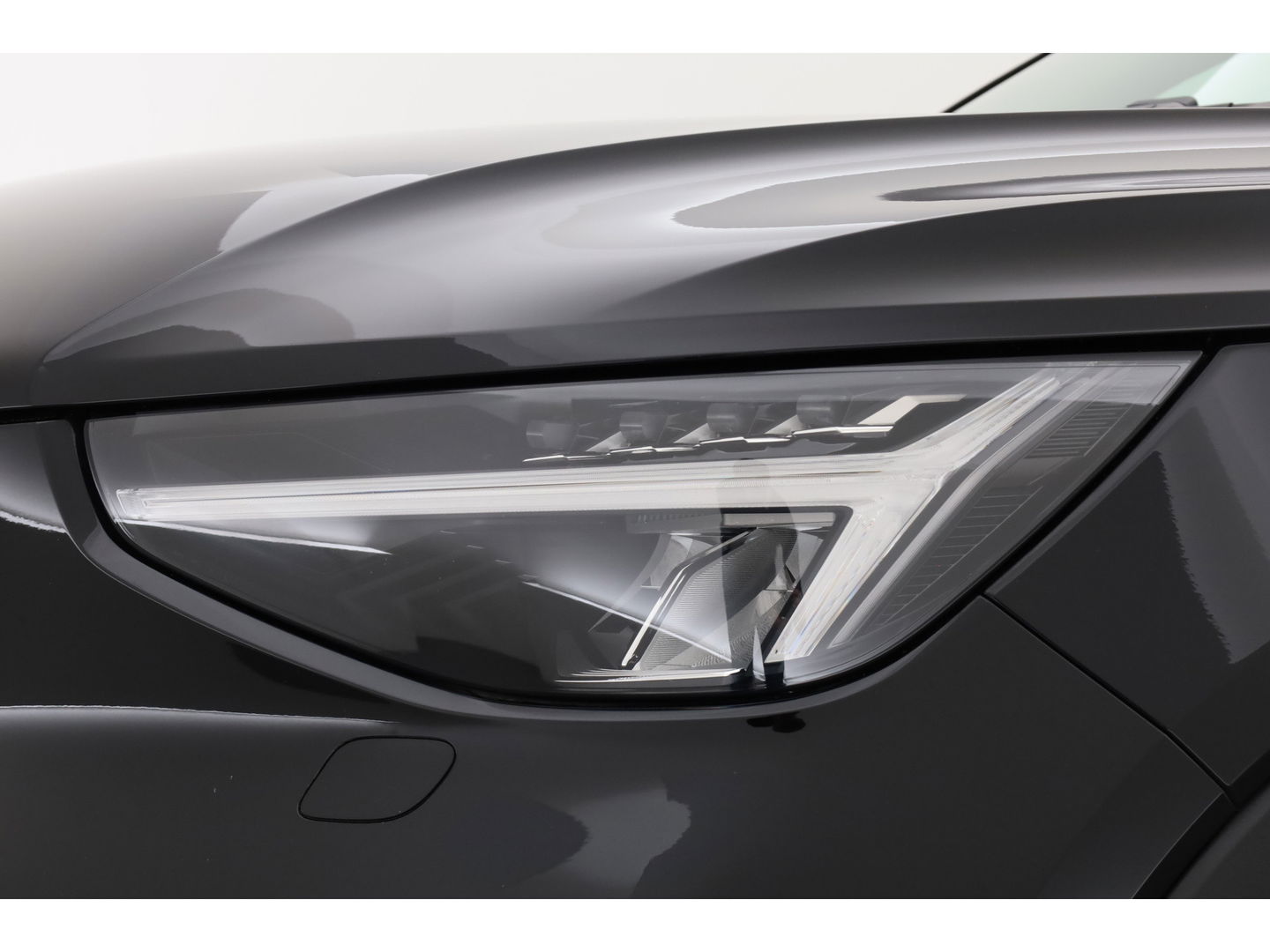 Volvo XC40 1.5 T4 Plug-in hybrid Ultimate Dark | Pano-dak | Leder | 360 camera | Voorruitverw. | Adap. Cruise | Blis | H&K audio |