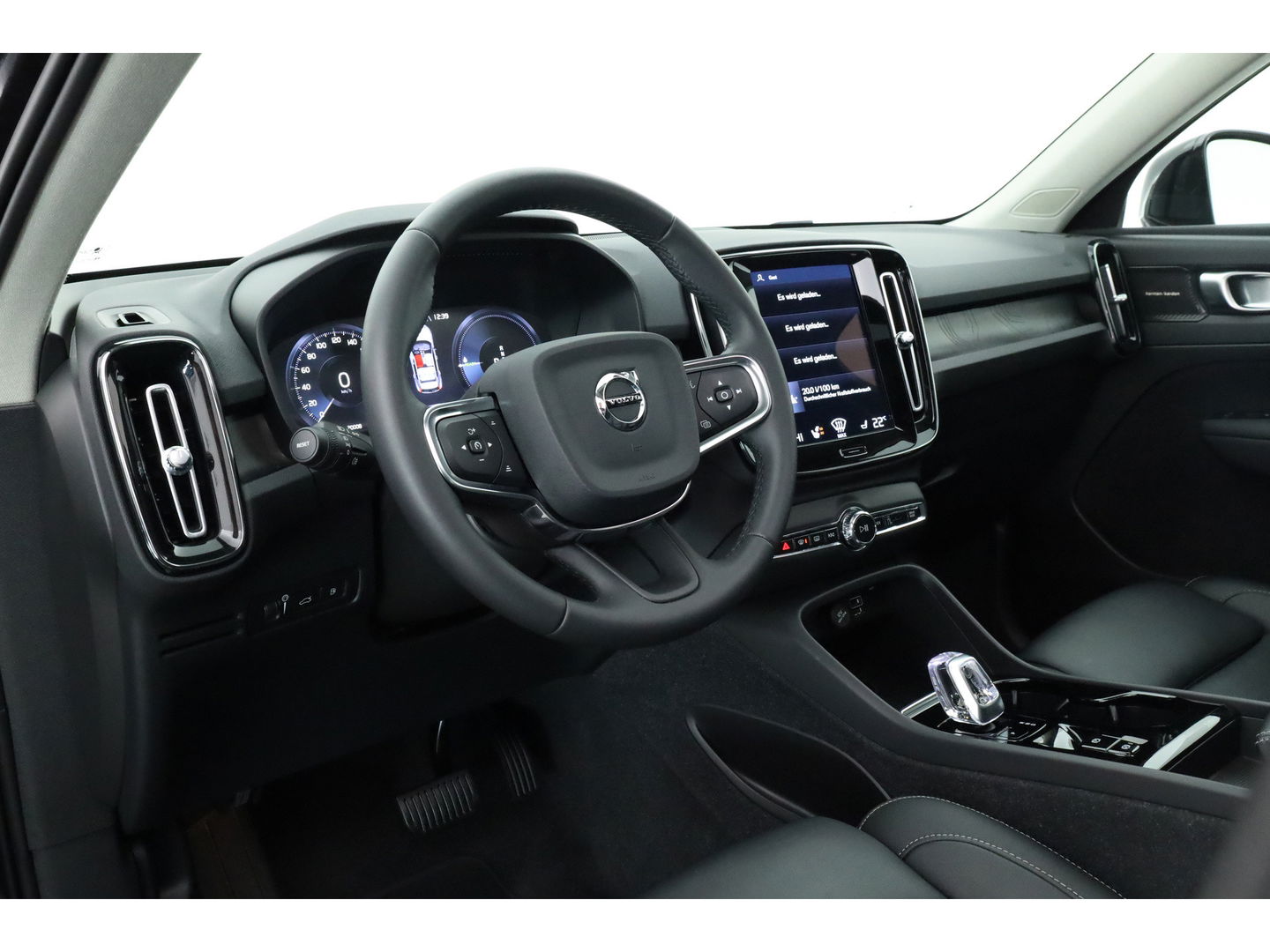 Volvo XC40 1.5 T4 Plug-in hybrid Ultimate Dark | Pano-dak | Leder | 360 camera | Voorruitverw. | Adap. Cruise | Blis | H&K audio |