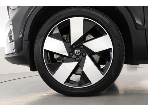 Volvo XC40 1.5 T4 Plug-in hybrid Ultimate Dark | Pano-dak | Leder | 360 camera | Voorruitverw. | Adap. Cruise | Blis | H&K audio |