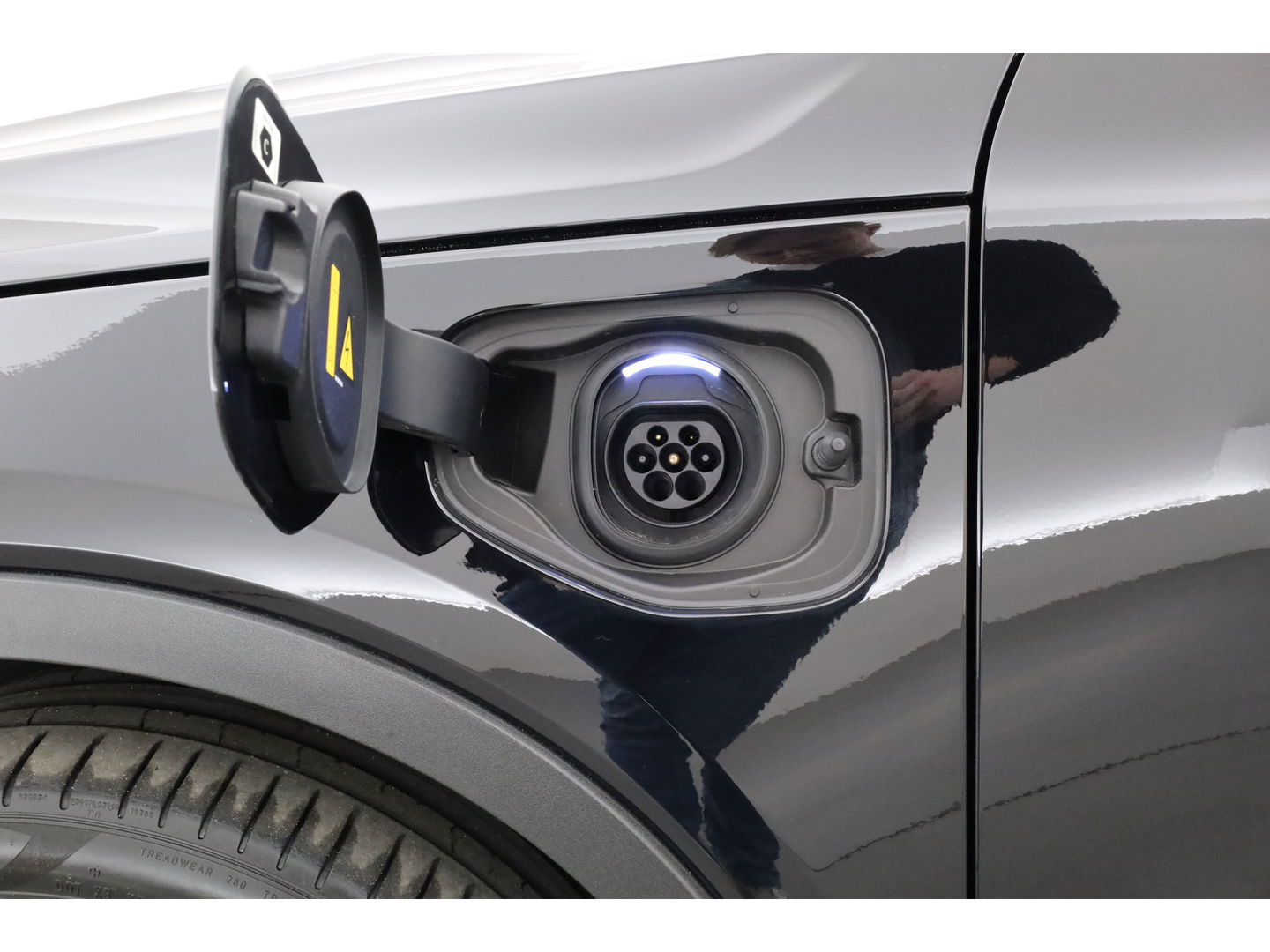 Volvo XC40 1.5 T4 Plug-in hybrid Ultimate Dark | Pano-dak | Leder | 360 camera | Voorruitverw. | Adap. Cruise | Blis | H&K audio |