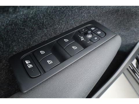 Volvo XC40 1.5 T4 Plug-in hybrid Ultimate Dark | Pano-dak | Leder | 360 camera | Voorruitverw. | Adap. Cruise | Blis | H&K audio |