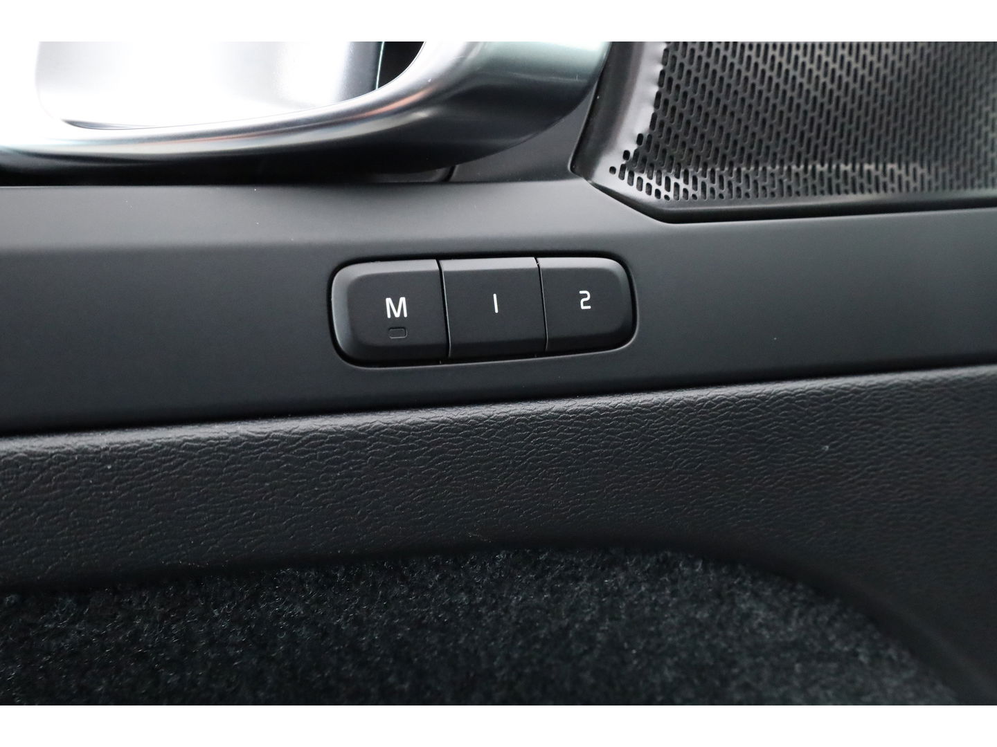 Volvo XC40 1.5 T4 Plug-in hybrid Ultimate Dark | Pano-dak | Leder | 360 camera | Voorruitverw. | Adap. Cruise | Blis | H&K audio |