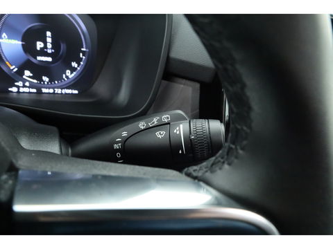 Volvo XC40 1.5 T5 Plug-in hybrid Ultimate Dark | Pano-dak | 360 camera | ACC | Blis | H&K Audio | Voorruitverw. | Sportstoelen |