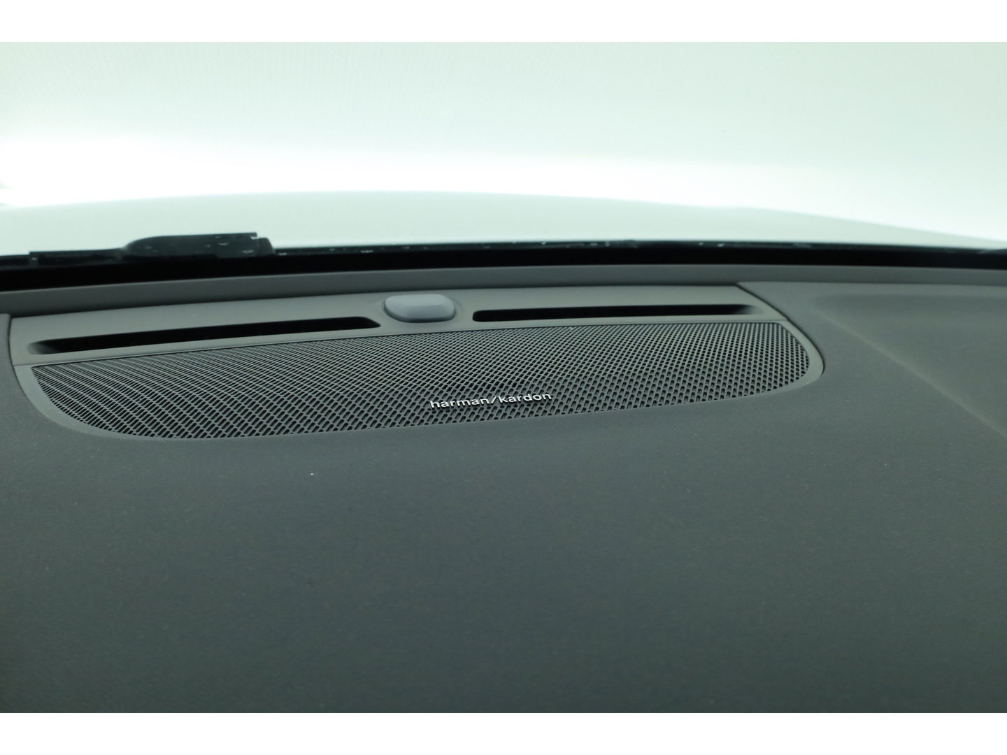 Volvo XC40 1.5 T5 Plug-in hybrid Ultimate Dark | Pano-dak | 360 camera | ACC | Blis | H&K Audio | Voorruitverw. | Sportstoelen |