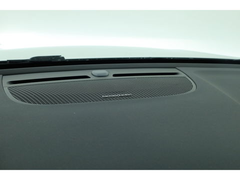 Volvo XC40 1.5 T5 Plug-in hybrid Ultimate Dark | Pano-dak | 360 camera | ACC | Blis | H&K Audio | Voorruitverw. | Sportstoelen |