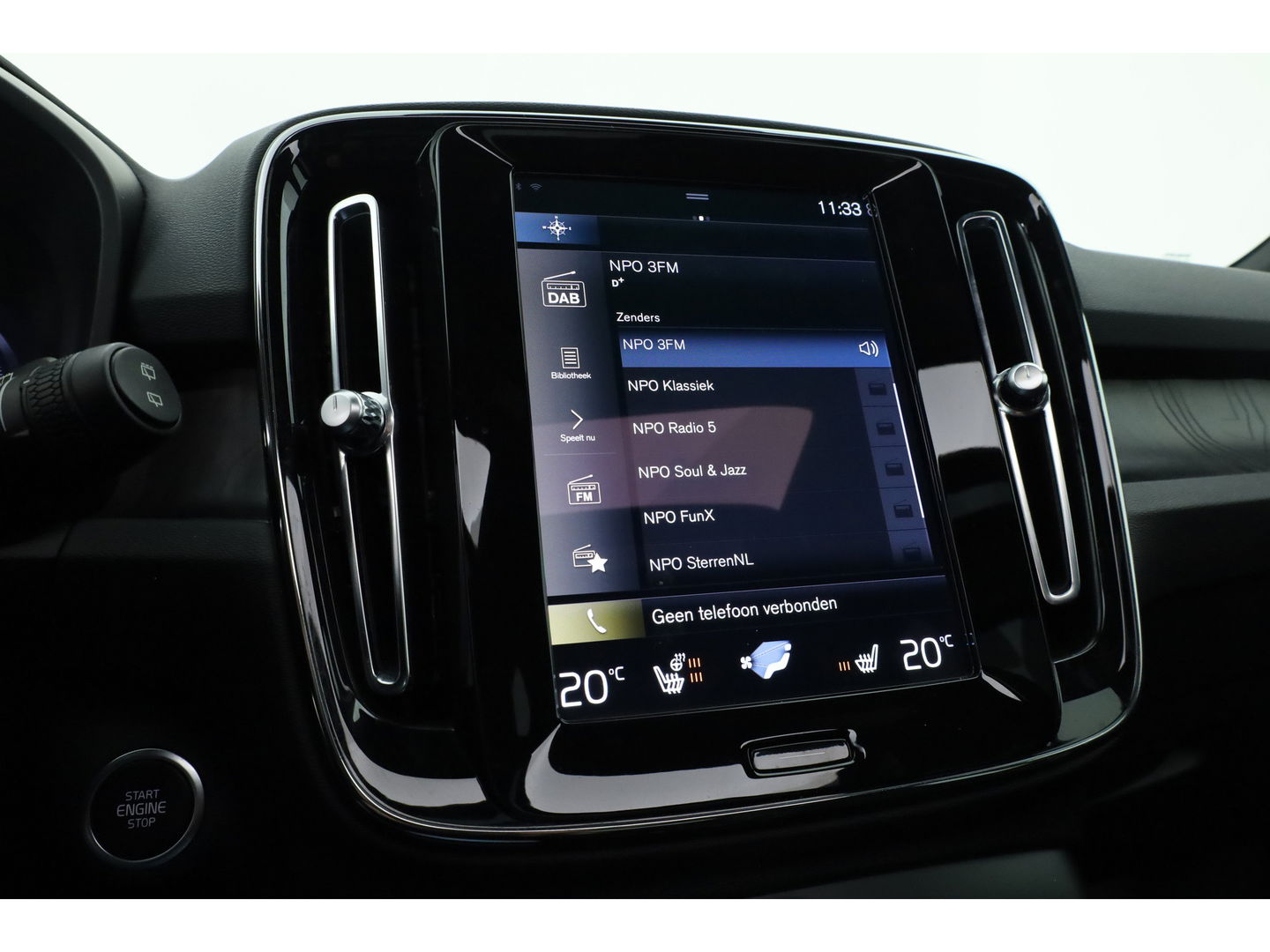 Volvo XC40 1.5 T5 Plug-in hybrid Ultimate Dark | Pano-dak | 360 camera | ACC | Blis | H&K Audio | Voorruitverw. | Sportstoelen |