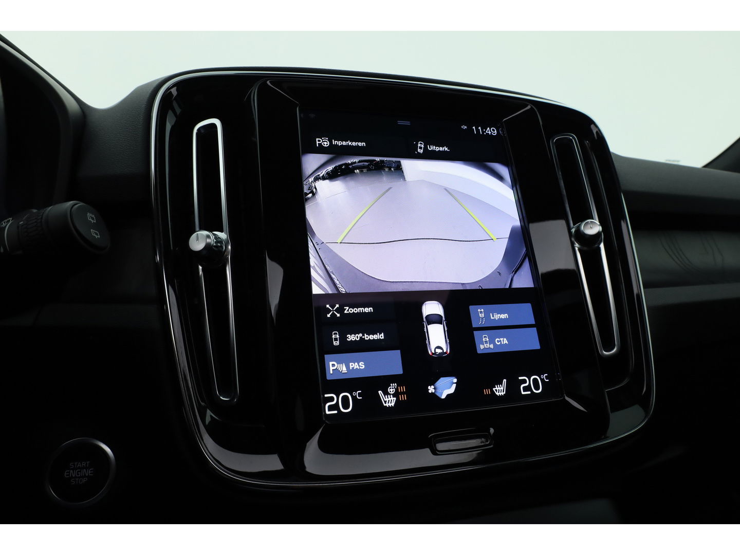 Volvo XC40 1.5 T5 Plug-in hybrid Ultimate Dark | Pano-dak | 360 camera | ACC | Blis | H&K Audio | Voorruitverw. | Sportstoelen |