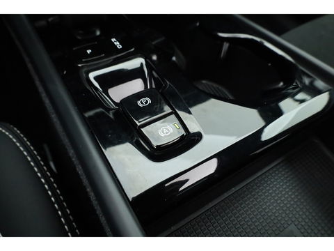Volvo XC40 1.5 T5 Plug-in hybrid Ultimate Dark | Pano-dak | 360 camera | ACC | Blis | H&K Audio | Voorruitverw. | Sportstoelen |
