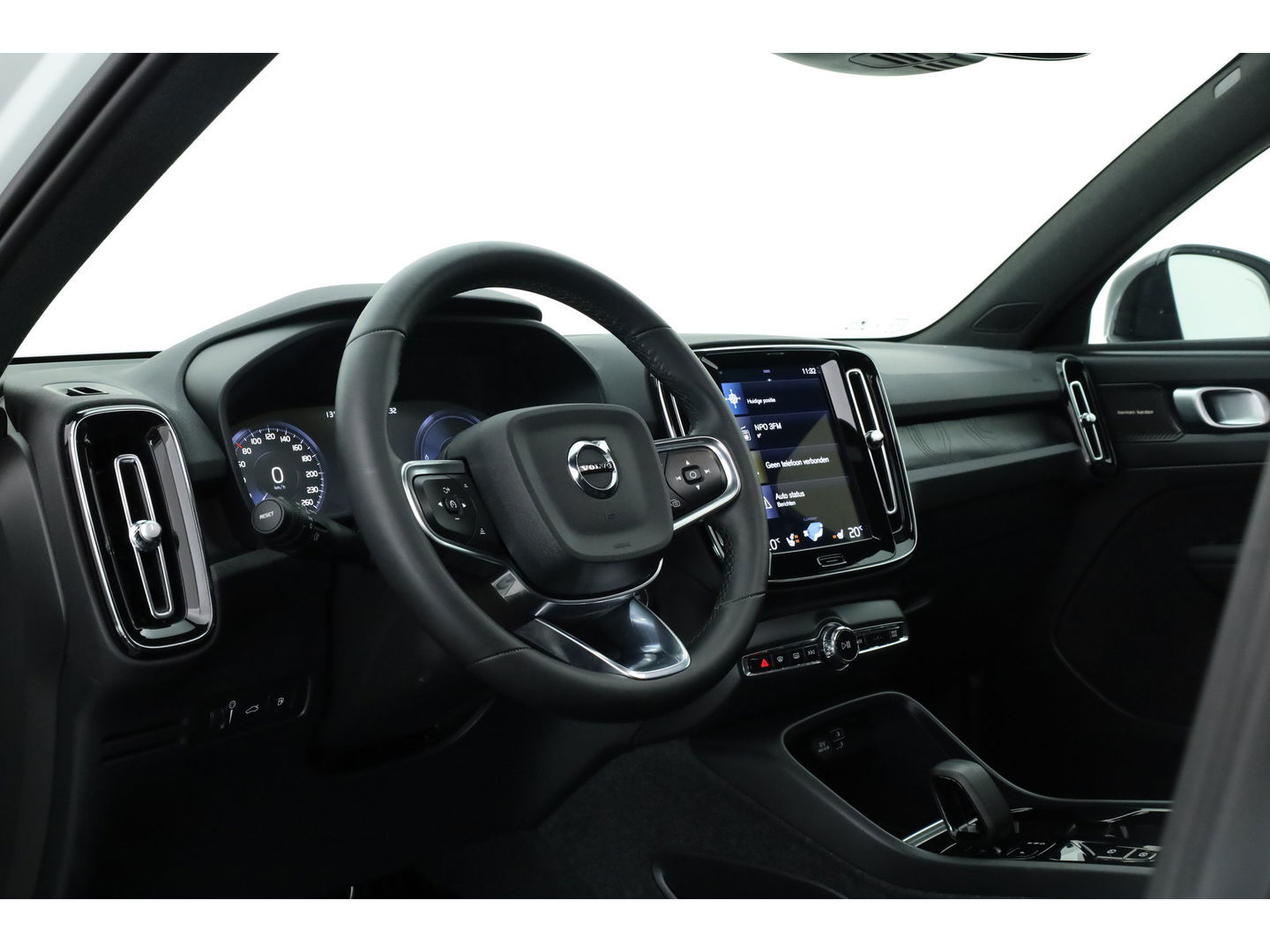 Volvo XC40 1.5 T5 Plug-in hybrid Ultimate Dark | Pano-dak | 360 camera | ACC | Blis | H&K Audio | Voorruitverw. | Sportstoelen |