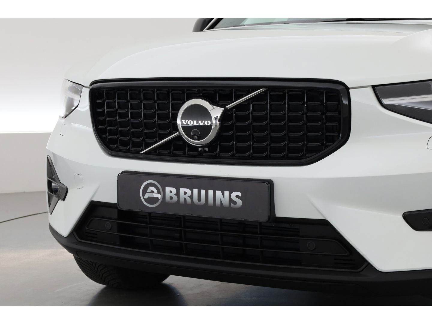 Volvo XC40 1.5 T5 Plug-in hybrid Ultimate Dark | Pano-dak | 360 camera | ACC | Blis | H&K Audio | Voorruitverw. | Sportstoelen |