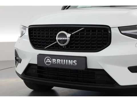 Volvo XC40 1.5 T5 Plug-in hybrid Ultimate Dark | Pano-dak | 360 camera | ACC | Blis | H&K Audio | Voorruitverw. | Sportstoelen |