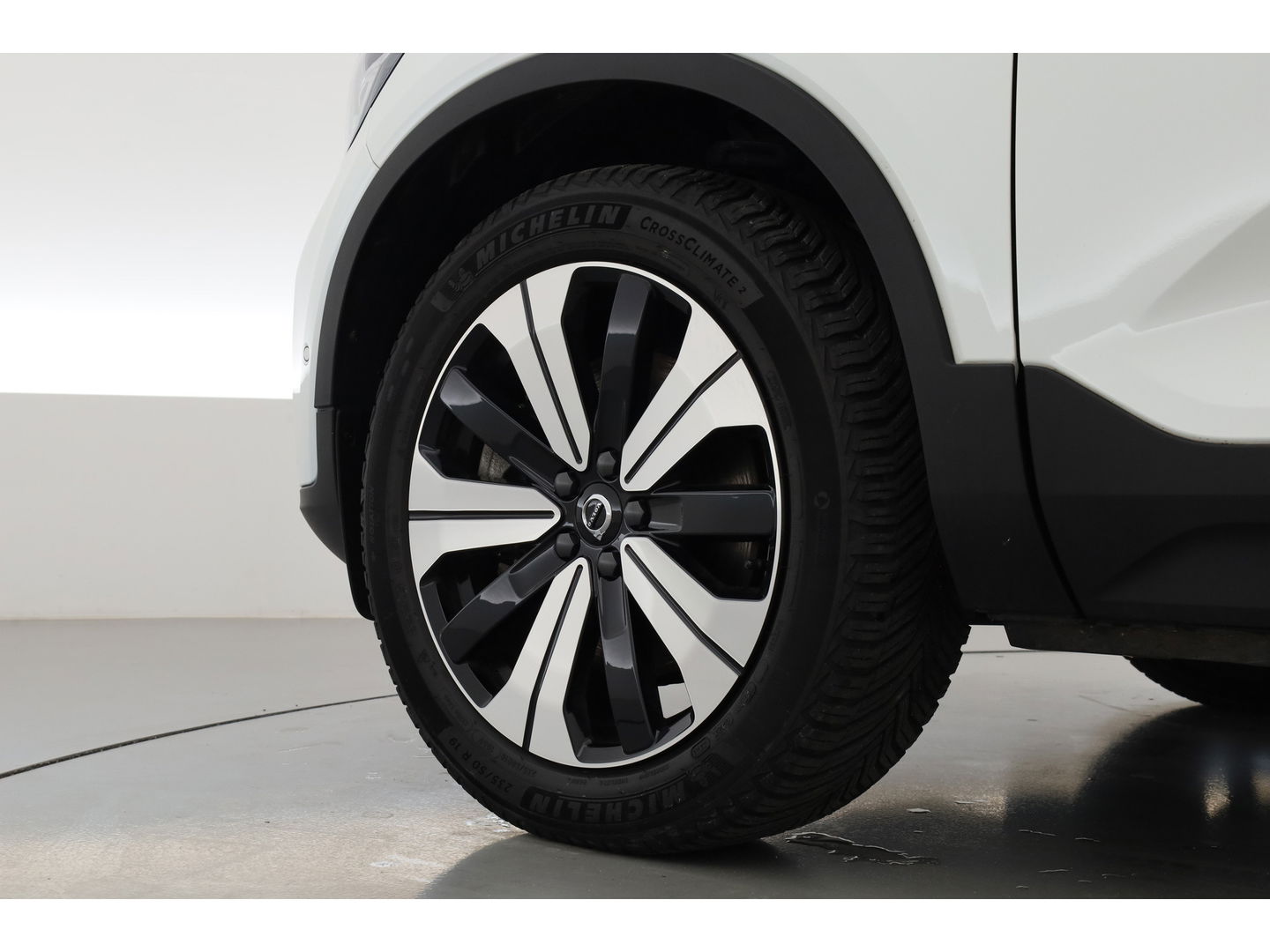 Volvo XC40 1.5 T5 Plug-in hybrid Ultimate Dark | Pano-dak | 360 camera | ACC | Blis | H&K Audio | Voorruitverw. | Sportstoelen |