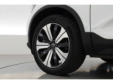 Volvo XC40 1.5 T5 Plug-in hybrid Ultimate Dark | Pano-dak | 360 camera | ACC | Blis | H&K Audio | Voorruitverw. | Sportstoelen |