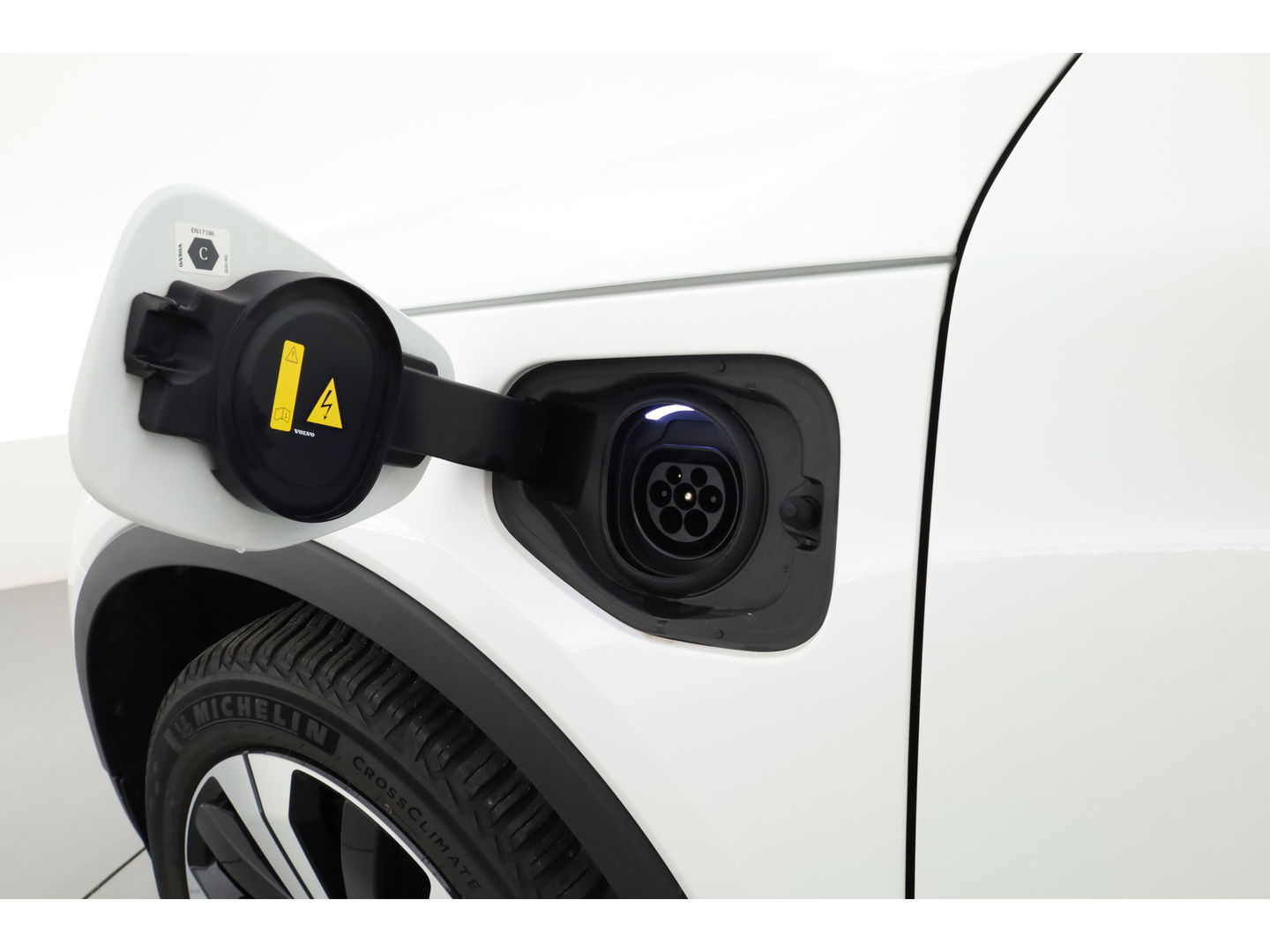 Volvo XC40 1.5 T5 Plug-in hybrid Ultimate Dark | Pano-dak | 360 camera | ACC | Blis | H&K Audio | Voorruitverw. | Sportstoelen |