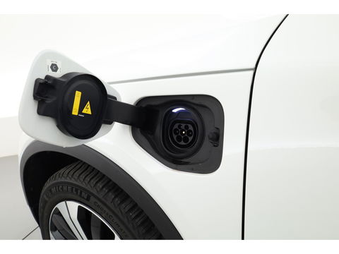 Volvo XC40 1.5 T5 Plug-in hybrid Ultimate Dark | Pano-dak | 360 camera | ACC | Blis | H&K Audio | Voorruitverw. | Sportstoelen |