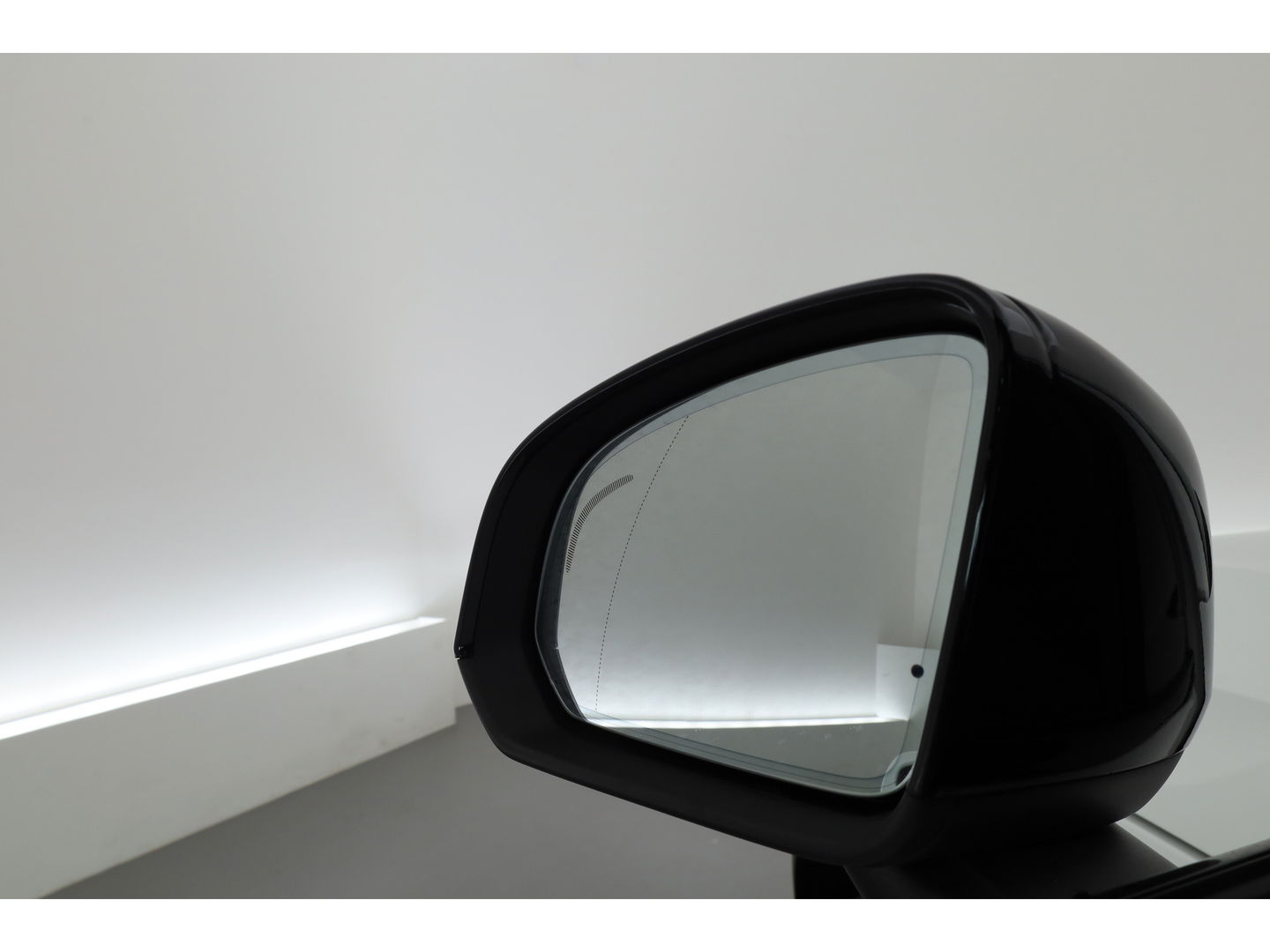 Volvo XC40 1.5 T5 Plug-in hybrid Ultimate Dark | Pano-dak | 360 camera | ACC | Blis | H&K Audio | Voorruitverw. | Sportstoelen |