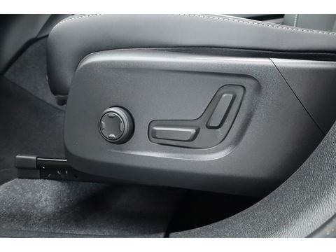 Volvo XC40 1.5 T5 Plug-in hybrid Ultimate Dark | Pano-dak | 360 camera | ACC | Blis | H&K Audio | Voorruitverw. | Sportstoelen |