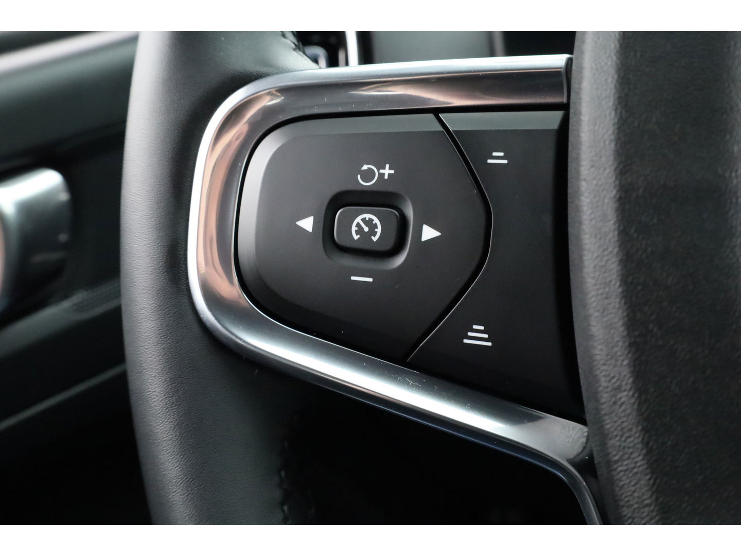 Volvo XC40 2.0 B3 Core | Facelift | achteruitrijcamera | Carplay |