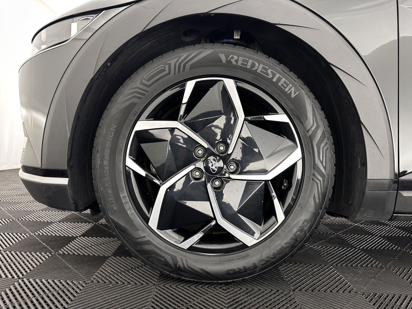 Hyundai IONIQ 5 Connect+ 73kWh (3-Fase-11kW) {SOH-98%} INCL-BTW) Aut *HEATPUMP | LEATHER-FABRIC | BOSE-AUDIO | FULL-LED | DIGI-COCKPIT | AMBIENTLIGHT | DAB | SHIFTPADDLES | HEAD-UP | NAVI-FULLMAP | KEYLESS | CAMERA | HEATED-COMFORTSEATS | TOWBAR*