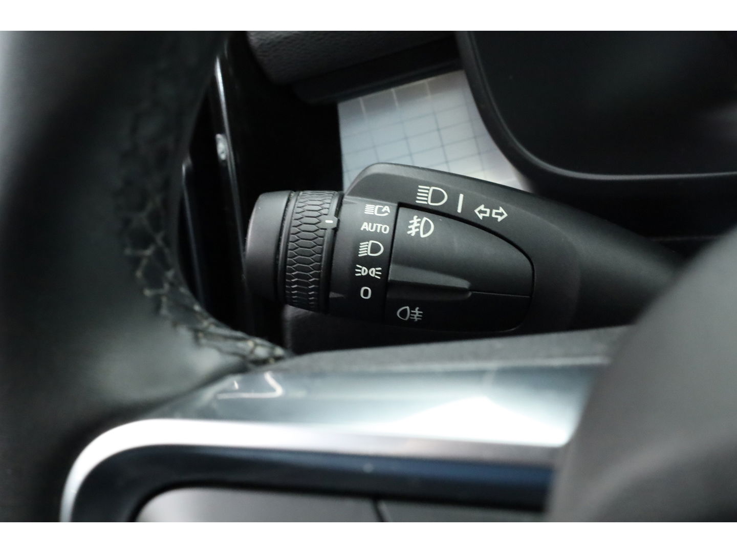 Volvo XC40 1.5 T4 Plug-in hybrid Plus Bright | Facelift | trekhaak | H&K Audio | carplay | stoel & stuur verwarming | Memory |