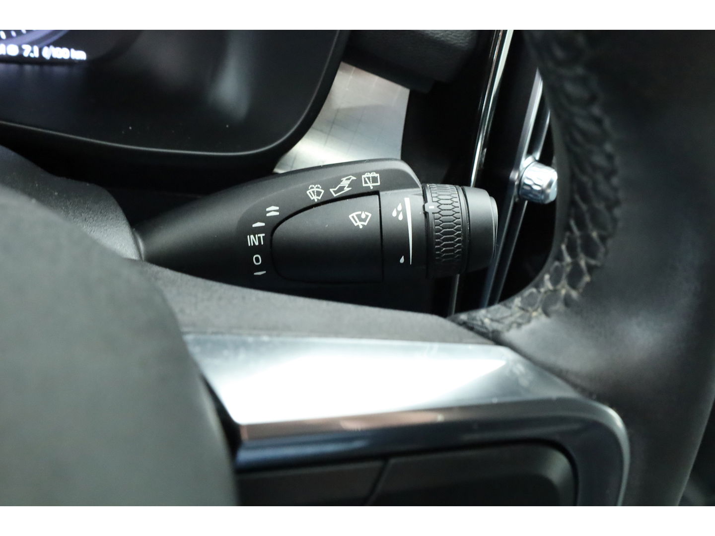 Volvo XC40 1.5 T4 Plug-in hybrid Plus Bright | Facelift | trekhaak | H&K Audio | carplay | stoel & stuur verwarming | Memory |