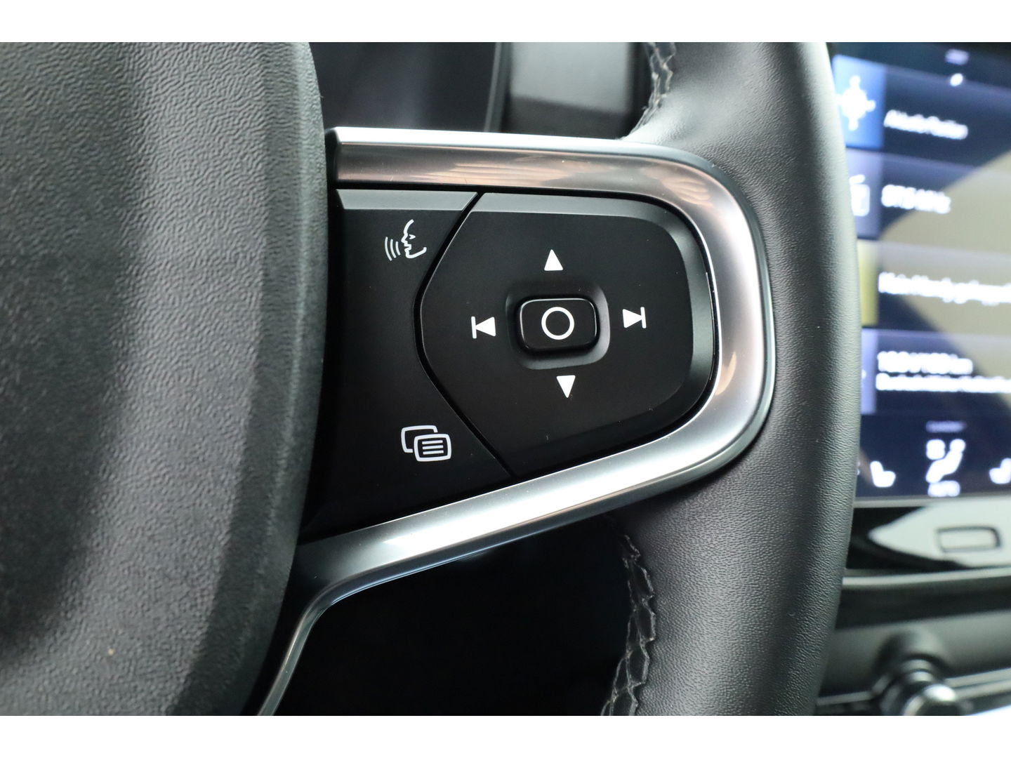 Volvo XC40 1.5 T4 Plug-in hybrid Plus Bright | Facelift | trekhaak | H&K Audio | carplay | stoel & stuur verwarming | Memory |