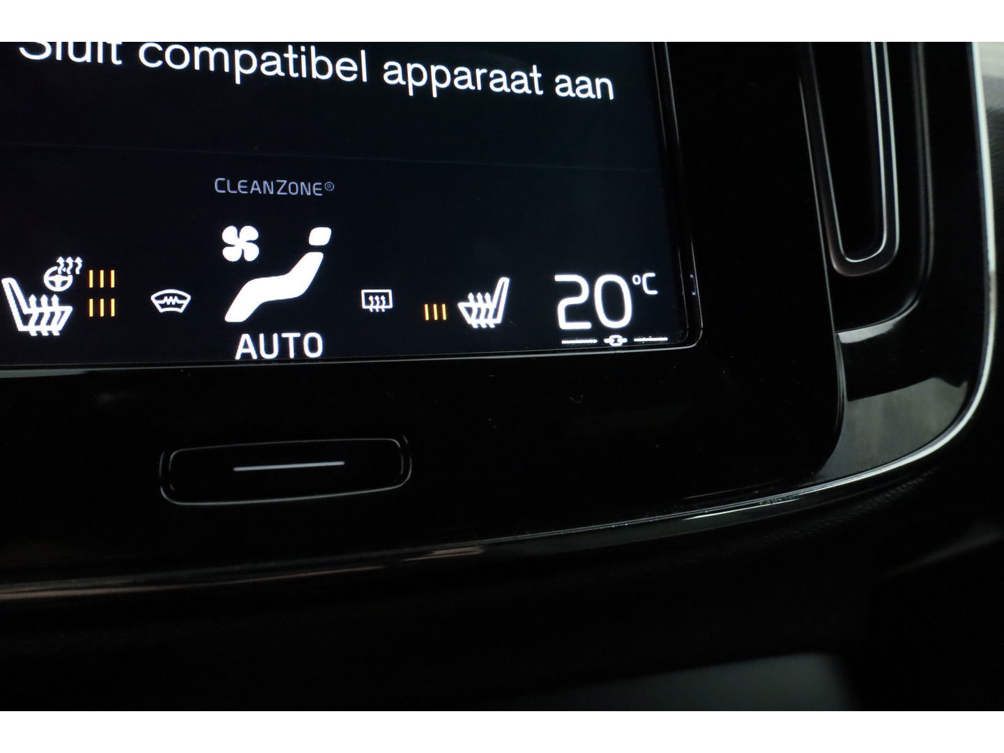 Volvo XC40 1.5 T4 Plug-in hybrid Plus Bright | Facelift | trekhaak | H&K Audio | carplay | stoel & stuur verwarming | Memory |