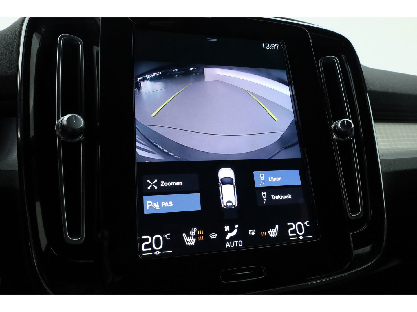 Volvo XC40 1.5 T4 Plug-in hybrid Plus Bright | Facelift | trekhaak | H&K Audio | carplay | stoel & stuur verwarming | Memory |