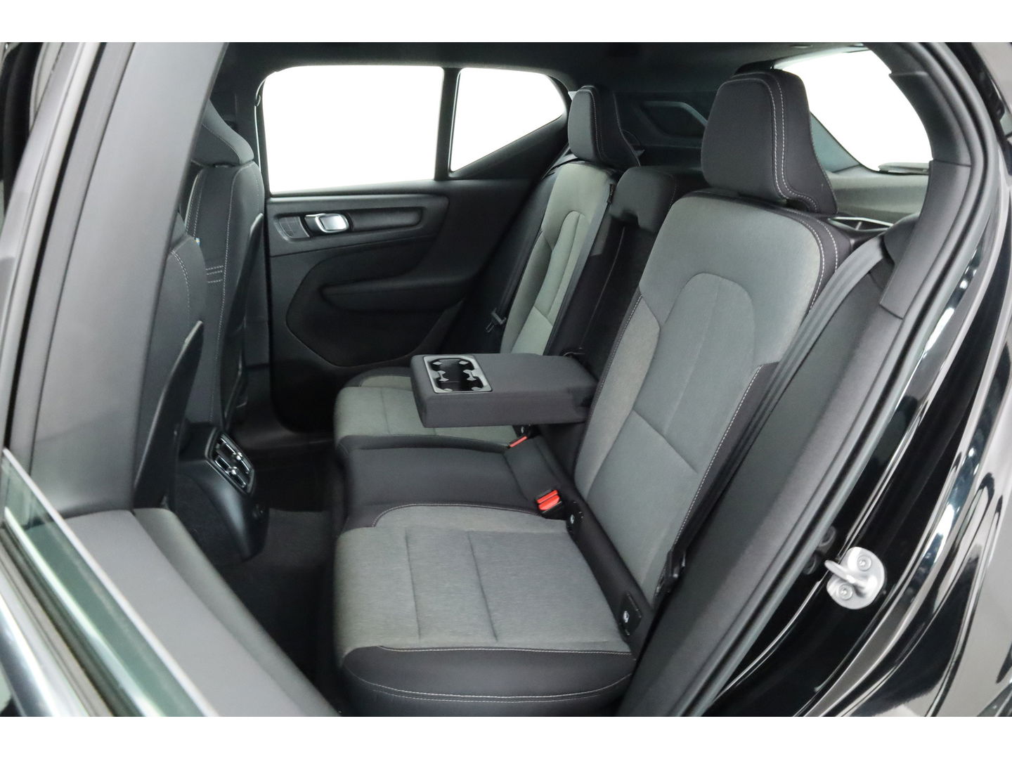 Volvo XC40 1.5 T4 Plug-in hybrid Plus Bright | Facelift | trekhaak | H&K Audio | carplay | stoel & stuur verwarming | Memory |