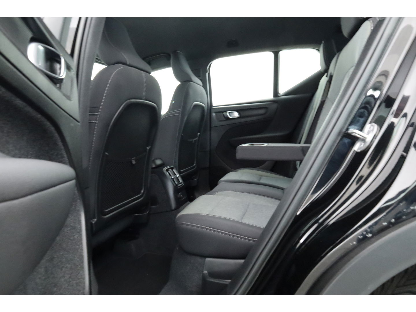 Volvo XC40 1.5 T4 Plug-in hybrid Plus Bright | Facelift | trekhaak | H&K Audio | carplay | stoel & stuur verwarming | Memory |