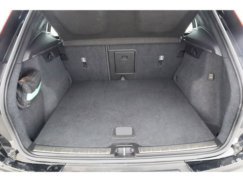 Volvo XC40 1.5 T4 Plug-in hybrid Plus Bright | Facelift | trekhaak | H&K Audio | carplay | stoel & stuur verwarming | Memory |