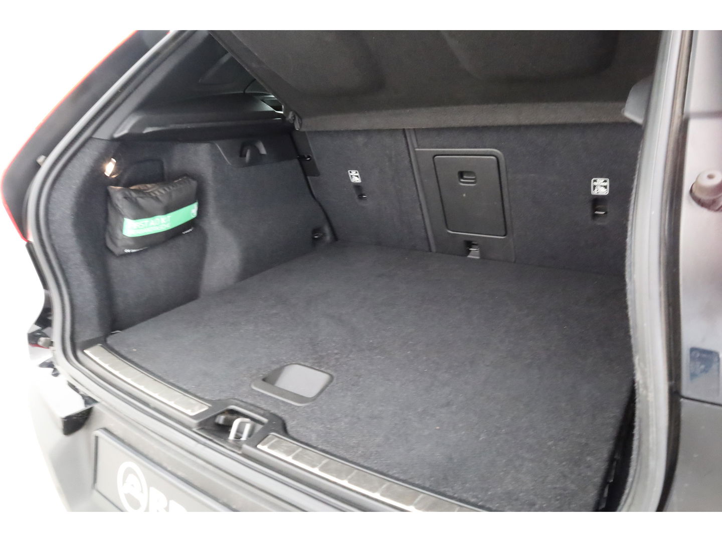 Volvo XC40 1.5 T4 Plug-in hybrid Plus Bright | Facelift | trekhaak | H&K Audio | carplay | stoel & stuur verwarming | Memory |