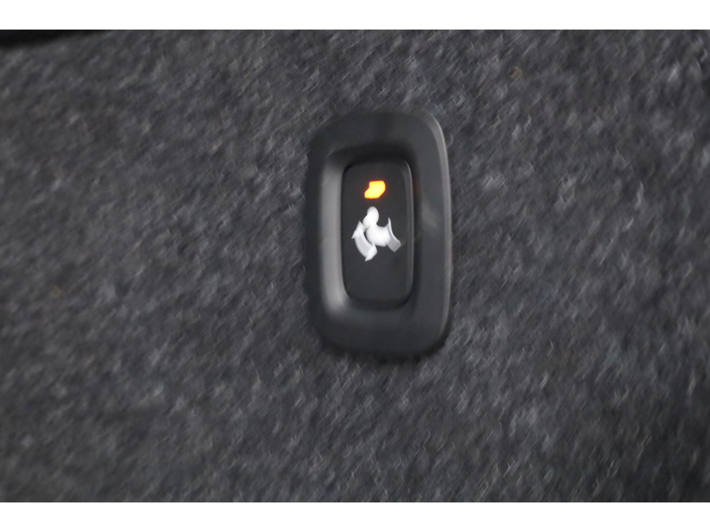 Volvo XC40 1.5 T4 Plug-in hybrid Plus Bright | Facelift | trekhaak | H&K Audio | carplay | stoel & stuur verwarming | Memory |