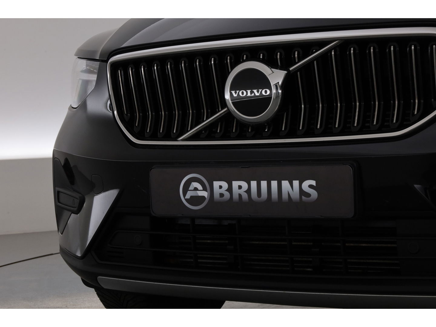 Volvo XC40 1.5 T4 Plug-in hybrid Plus Bright | Facelift | trekhaak | H&K Audio | carplay | stoel & stuur verwarming | Memory |