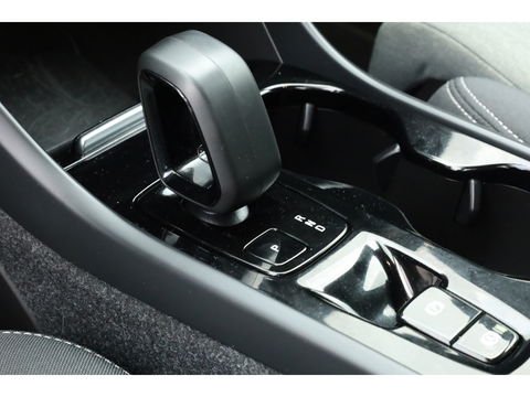 Volvo XC40 1.5 T4 Plug-in hybrid Plus Bright | Facelift | trekhaak | H&K Audio | carplay | stoel & stuur verwarming | Memory |