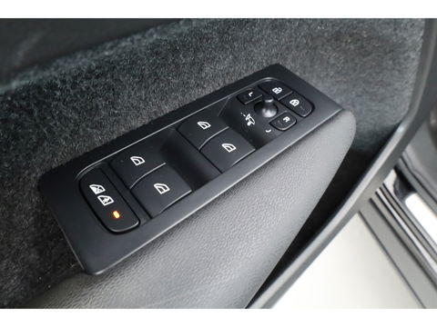 Volvo XC40 1.5 T4 Plug-in hybrid Plus Bright | Facelift | trekhaak | H&K Audio | carplay | stoel & stuur verwarming | Memory |