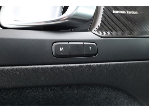 Volvo XC40 1.5 T4 Plug-in hybrid Plus Bright | Facelift | trekhaak | H&K Audio | carplay | stoel & stuur verwarming | Memory |