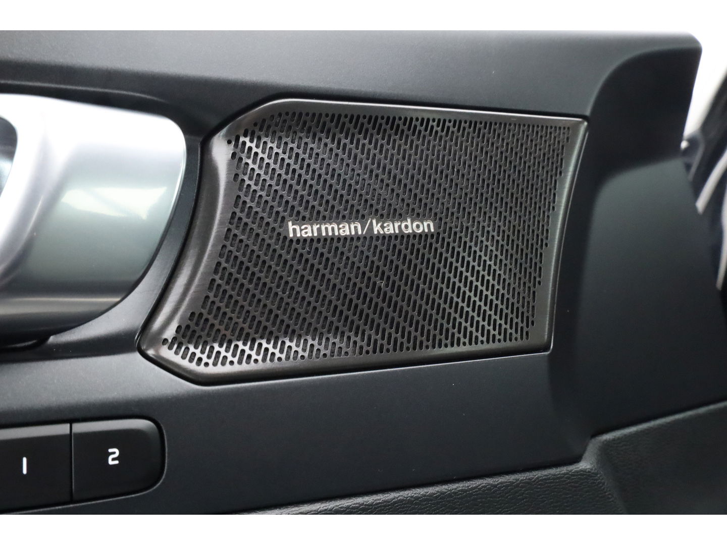 Volvo XC40 1.5 T4 Plug-in hybrid Plus Bright | Facelift | trekhaak | H&K Audio | carplay | stoel & stuur verwarming | Memory |