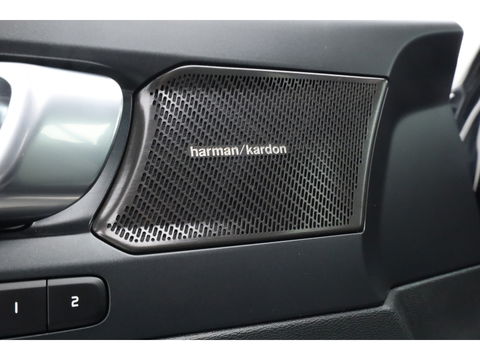 Volvo XC40 1.5 T4 Plug-in hybrid Plus Bright | Facelift | trekhaak | H&K Audio | carplay | stoel & stuur verwarming | Memory |