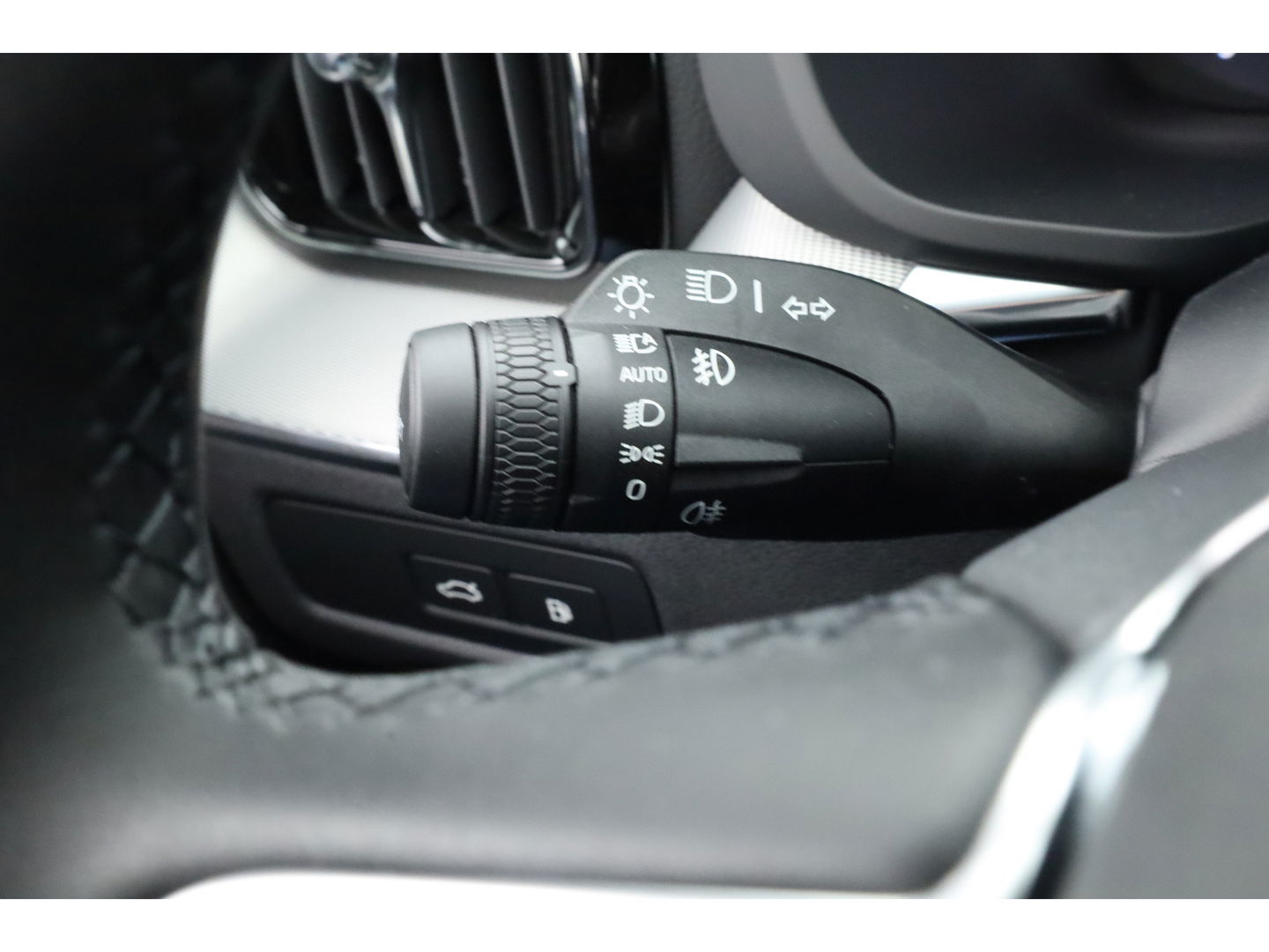 Volvo XC60 2.0 T8 Plug-in hybrid AWD Ultra Black Edition | Pano-dak | H&K Audio | Head up | Gelaagd Glas | Blis | ACC | 360 camera |